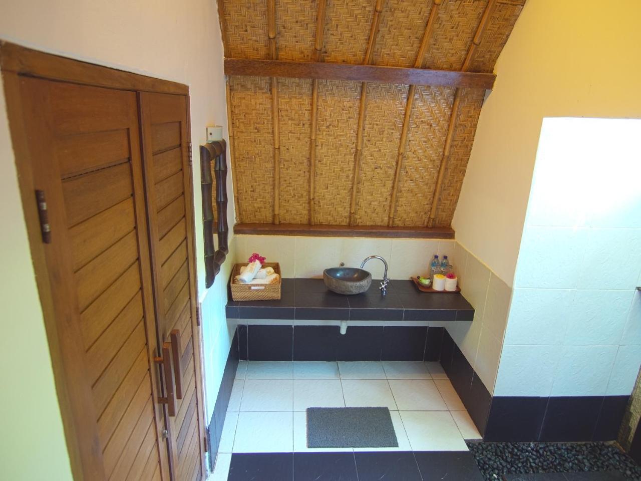 Chill Out Bungalows Gili Air Exterior photo